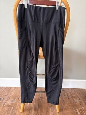 Yogalicious Black High-Rise Capri Active Leggings